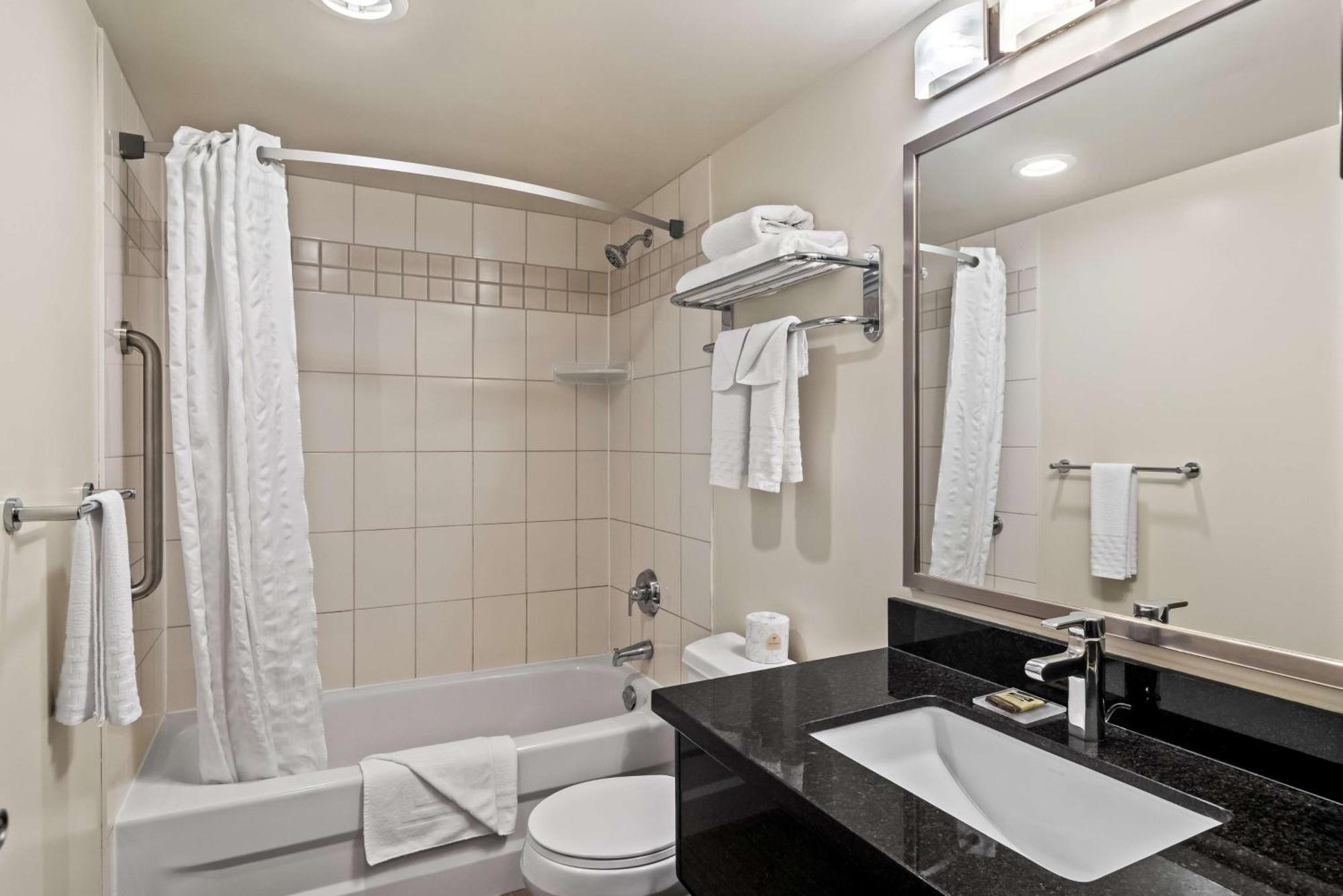 Best Western Plus Pitt Meadows Inn & Suites Exterior foto